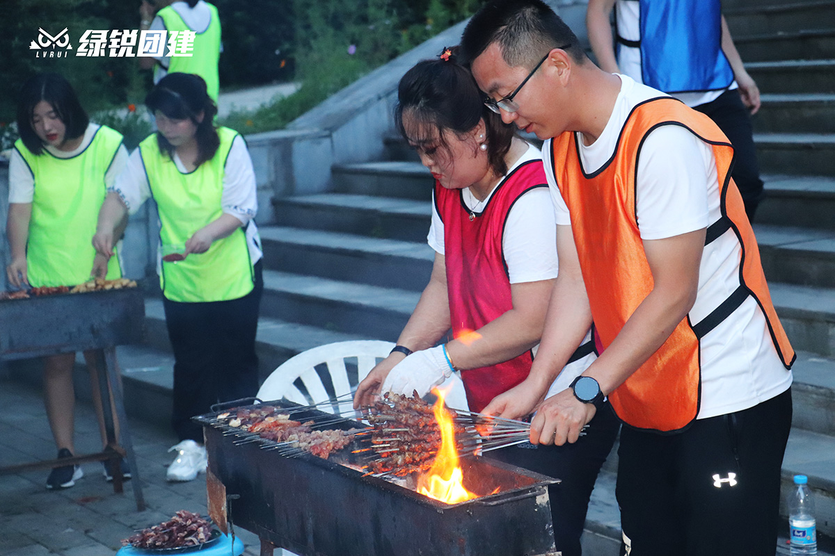 陕西馨亿商贸--终南山寨团建