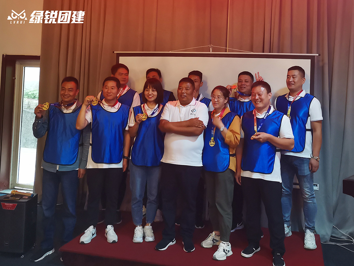 陕西博尔磊建筑工程--牛背梁团建