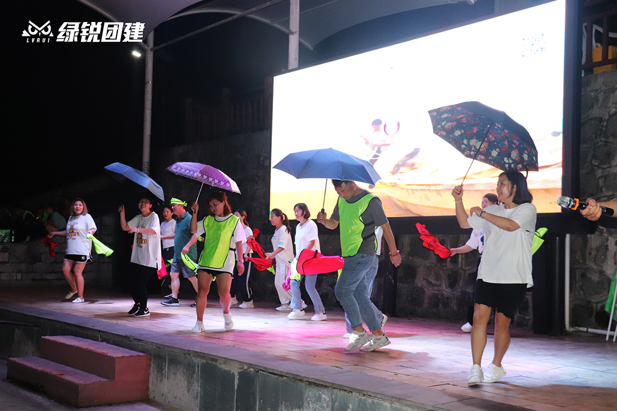陕西馨亿商贸--终南山寨团建