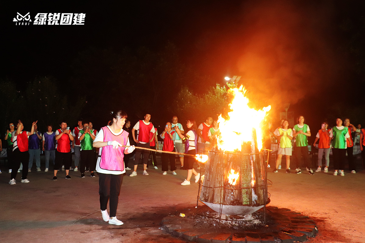 陕西馨亿商贸--终南山寨团建