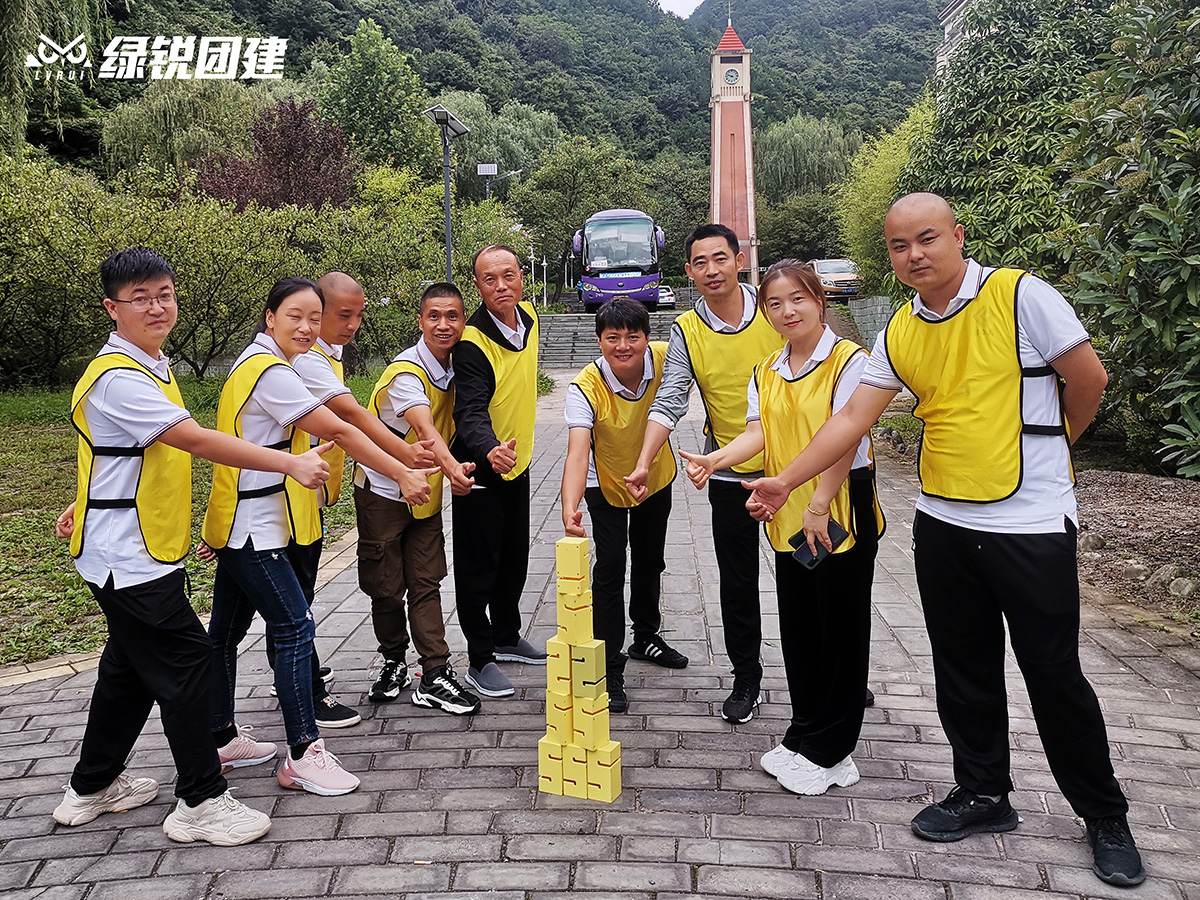 陕西博尔磊建筑工程--牛背梁团建