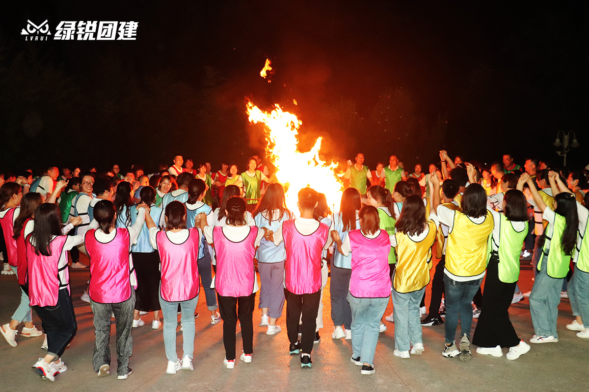陕西馨亿商贸--终南山寨团建