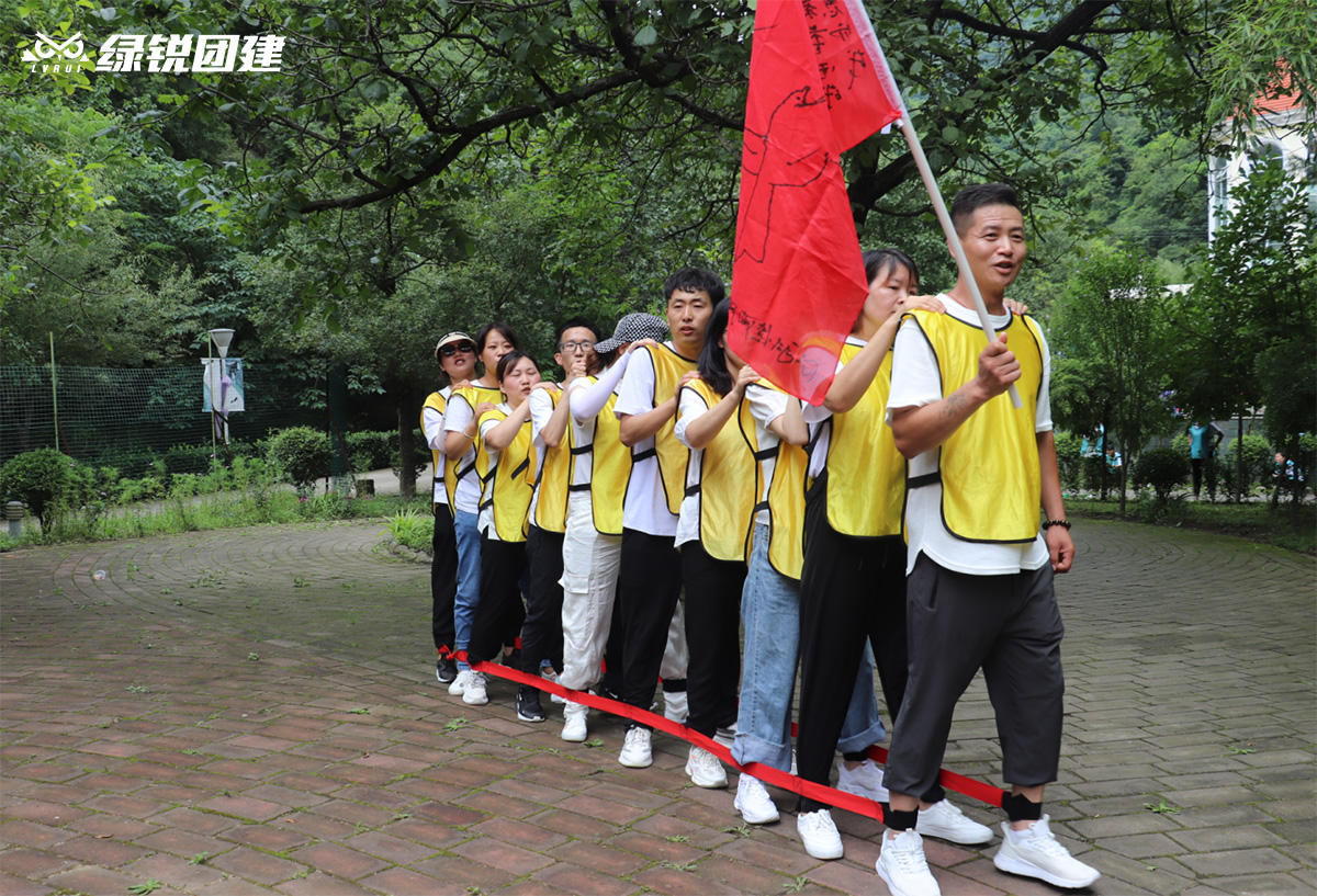 陕西馨亿商贸--终南山寨团建