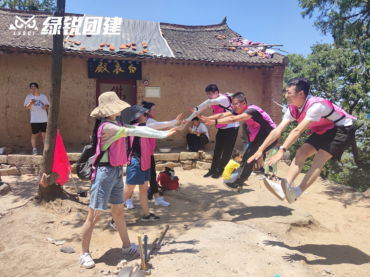 西安东方宏业科技--小五台户外徒步团建