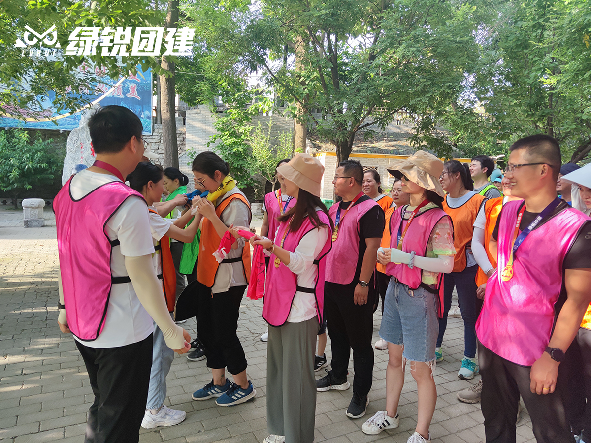 西安东方宏业科技--小五台户外徒步团建