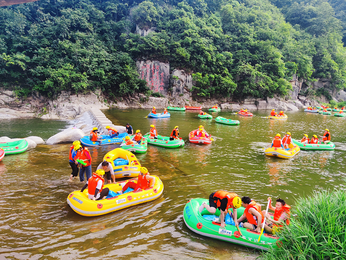 牛背梁漂流团建