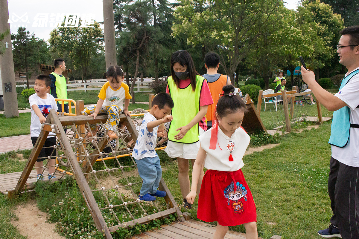 西安地铁--葡萄小镇亲子趣味团建