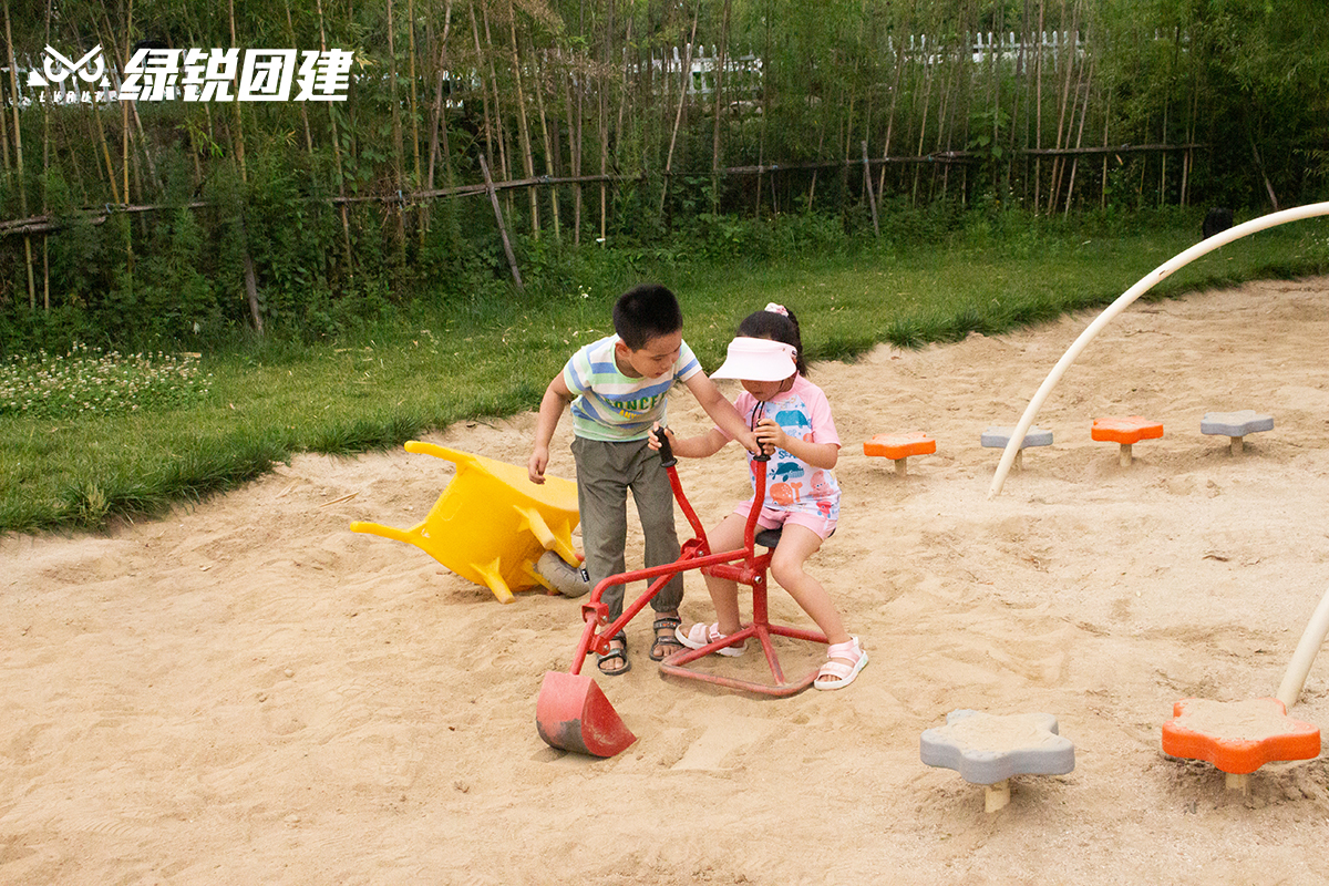 西安地铁--葡萄小镇亲子趣味团建