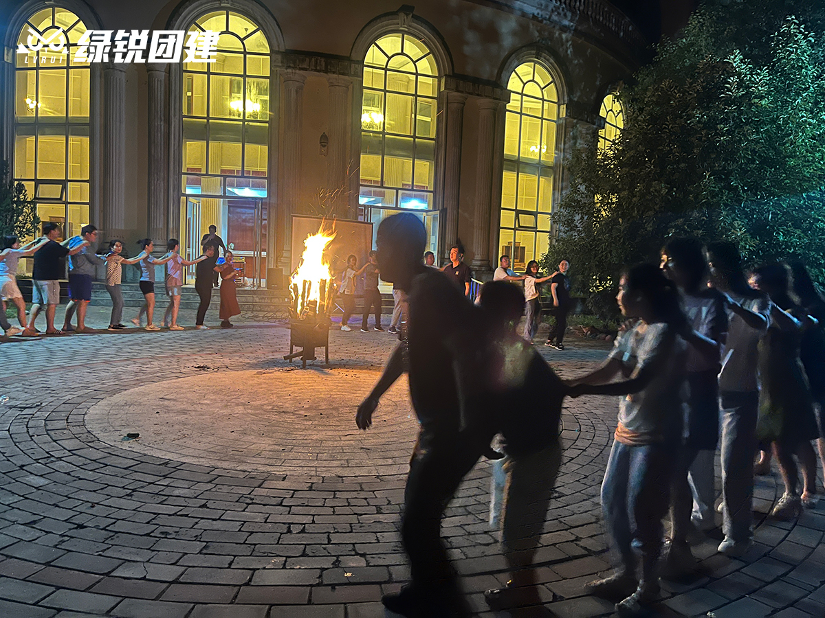 科宇建设--终南山寨峡谷水上乐园团建