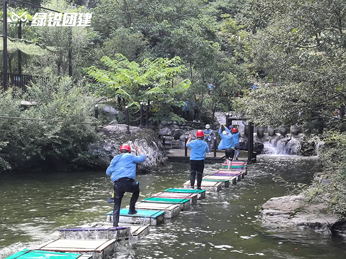 科宇建设--终南山寨峡谷水上乐园团建