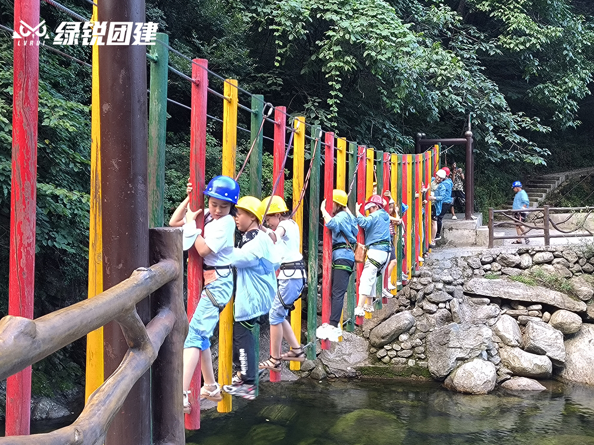 科宇建设--终南山寨峡谷水上乐园团建