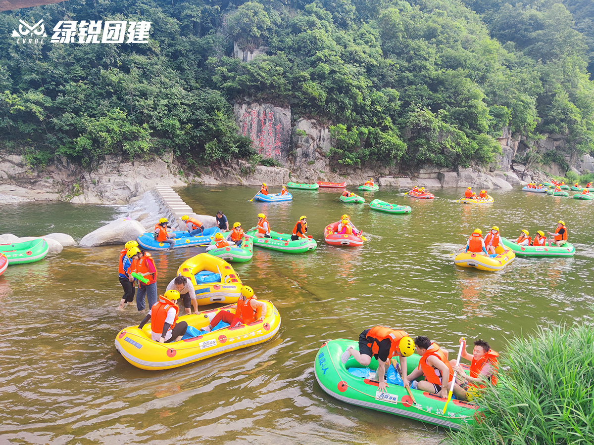 三维通信--牛背梁漂流+飞盘团建