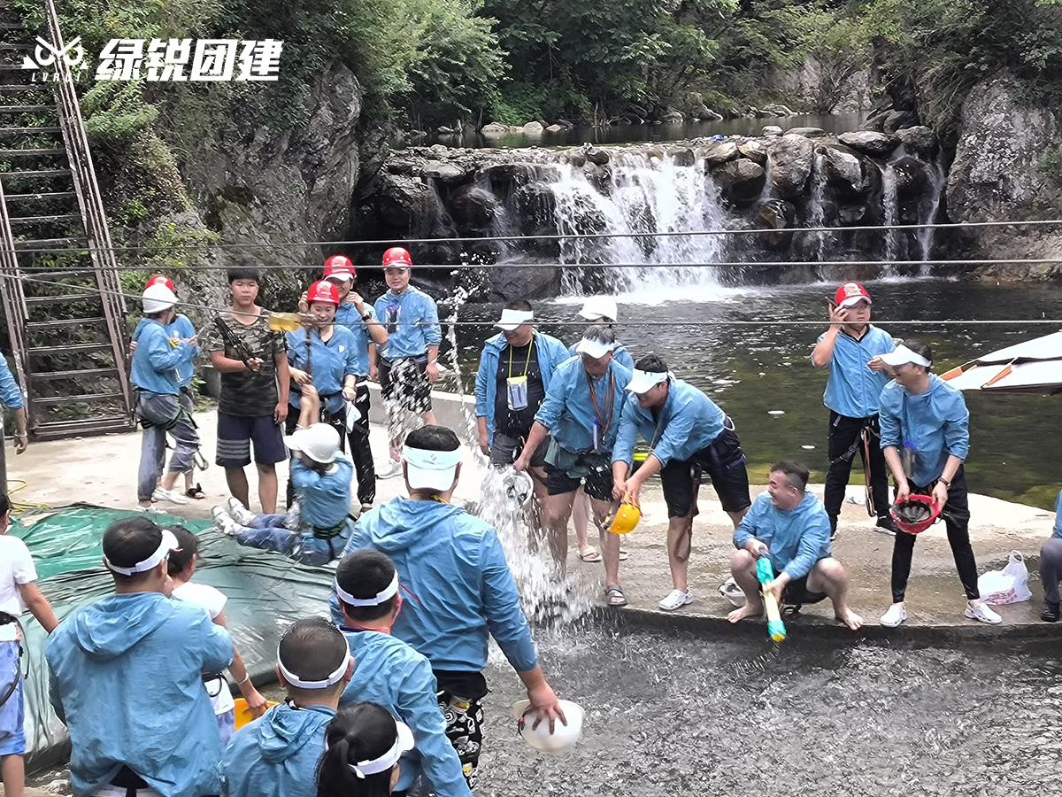 科宇建设--终南山寨峡谷水上乐园团建
