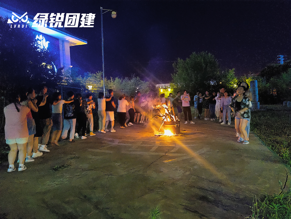 陕西中财--咸阳礼泉湖皮划艇+飞盘+篝火团建