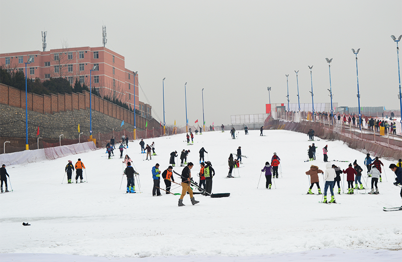 西安--白鹿原影视城滑雪场