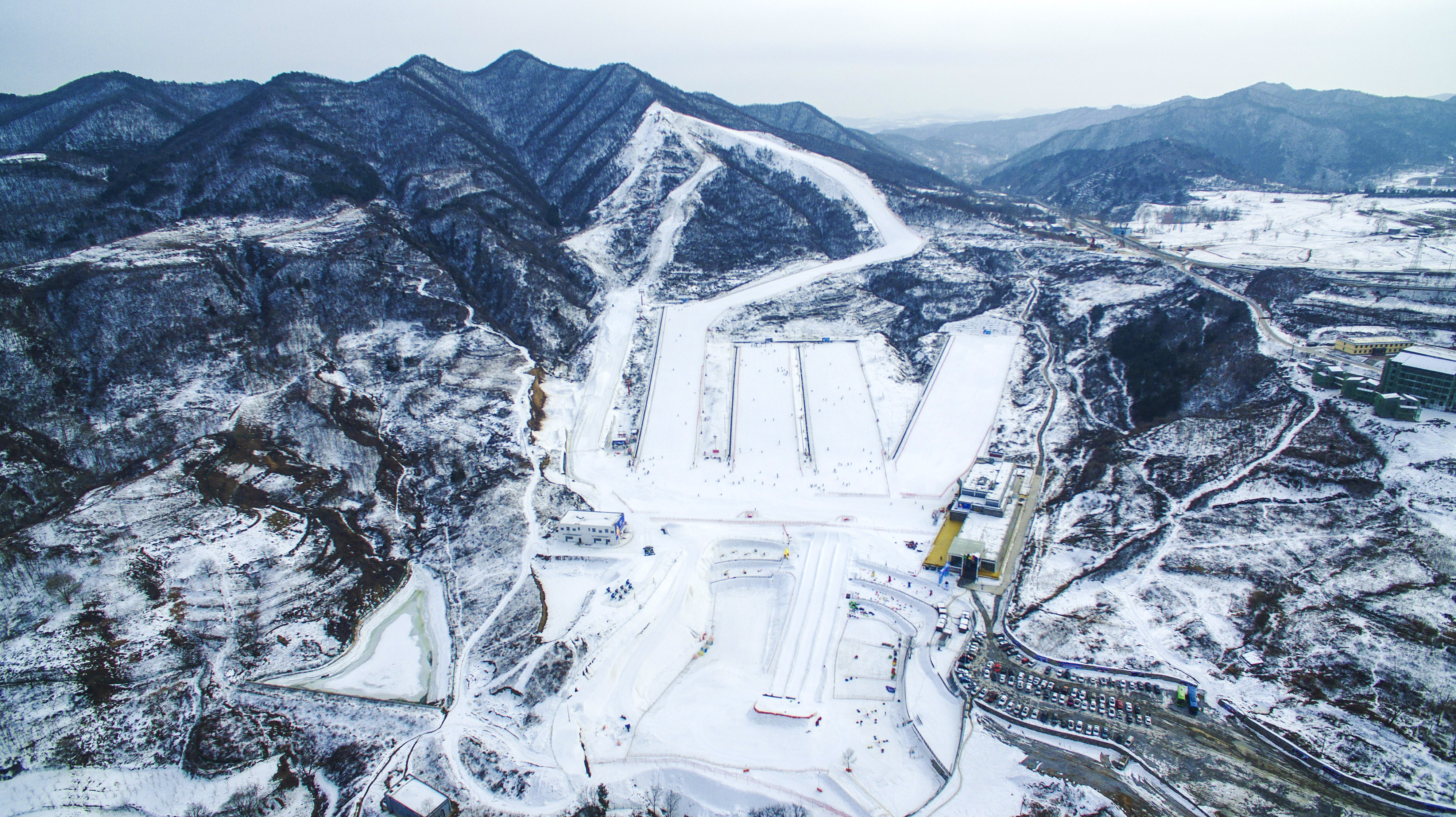 铜川照金国际滑雪场