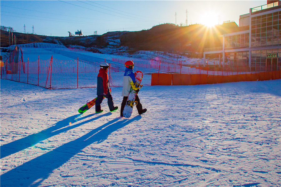 铜川照金国际滑雪场