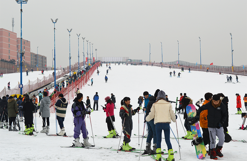 西安--白鹿原影视城滑雪场
