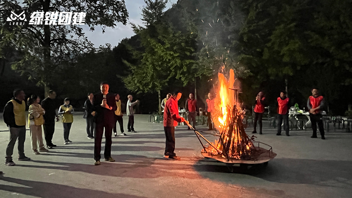 西诺稀贵--九龙湾团建拓展+旱地冰壶+篝火晚会+户外徒步