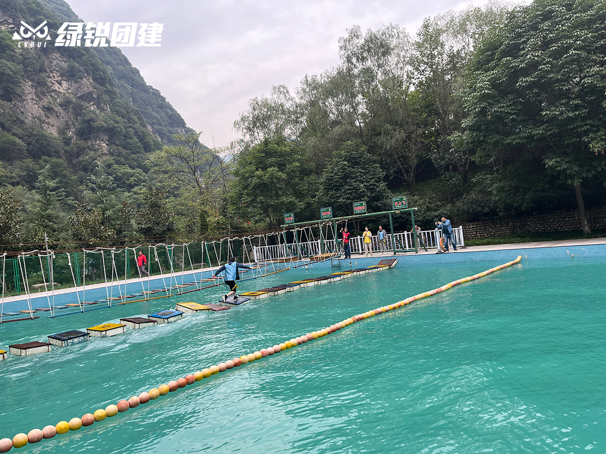 西诺稀贵--九龙湾团建拓展+旱地冰壶+篝火晚会+户外徒步