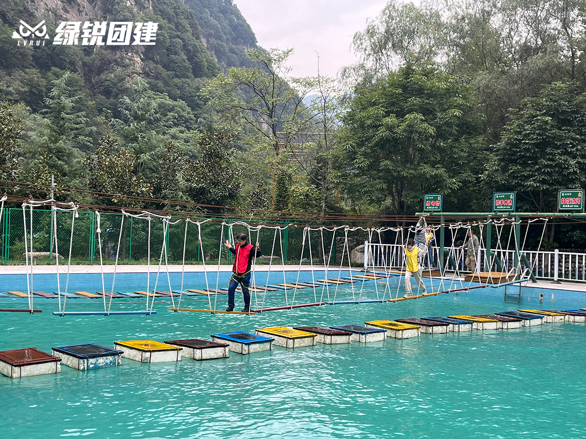 西诺稀贵--九龙湾团建拓展+旱地冰壶+篝火晚会+户外徒步