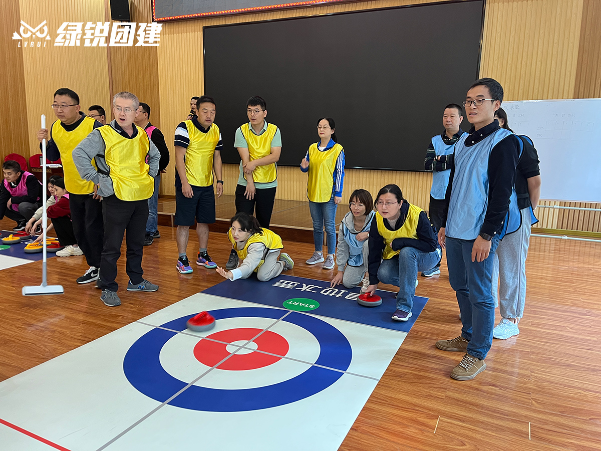 西诺稀贵--九龙湾团建拓展+旱地冰壶+篝火晚会+户外徒步