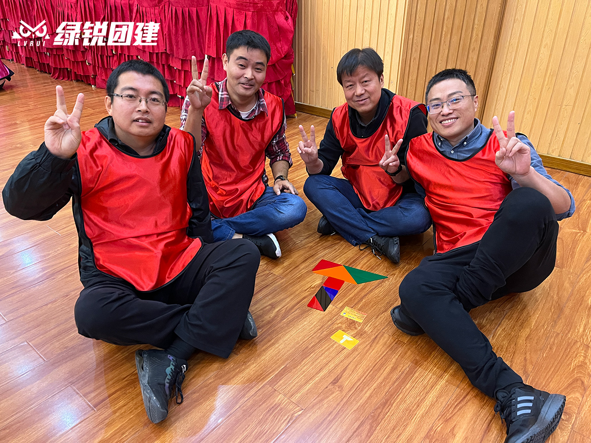 西诺稀贵--九龙湾团建拓展+旱地冰壶+篝火晚会+户外徒步