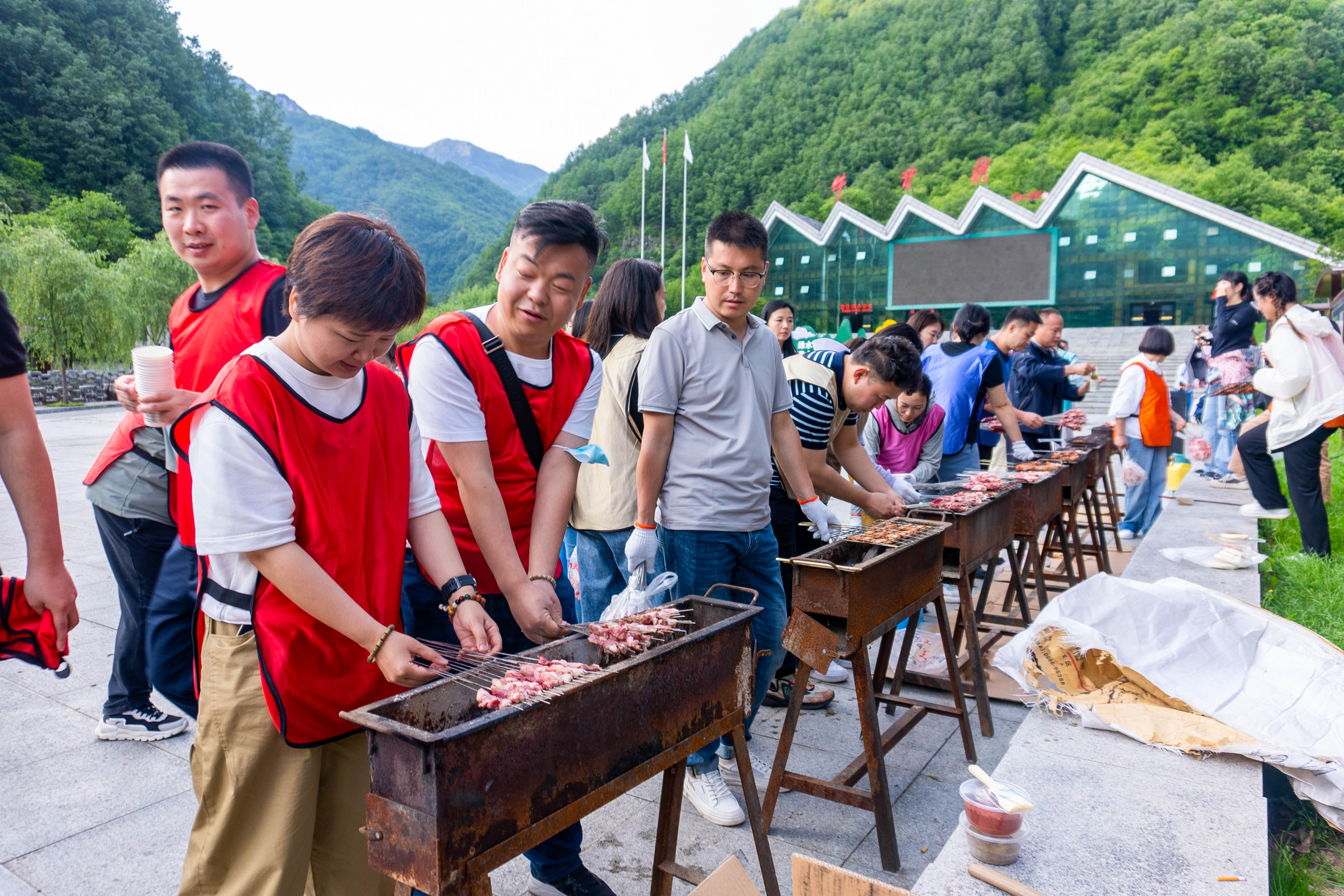 秋季主题团建-露营烧烤活动